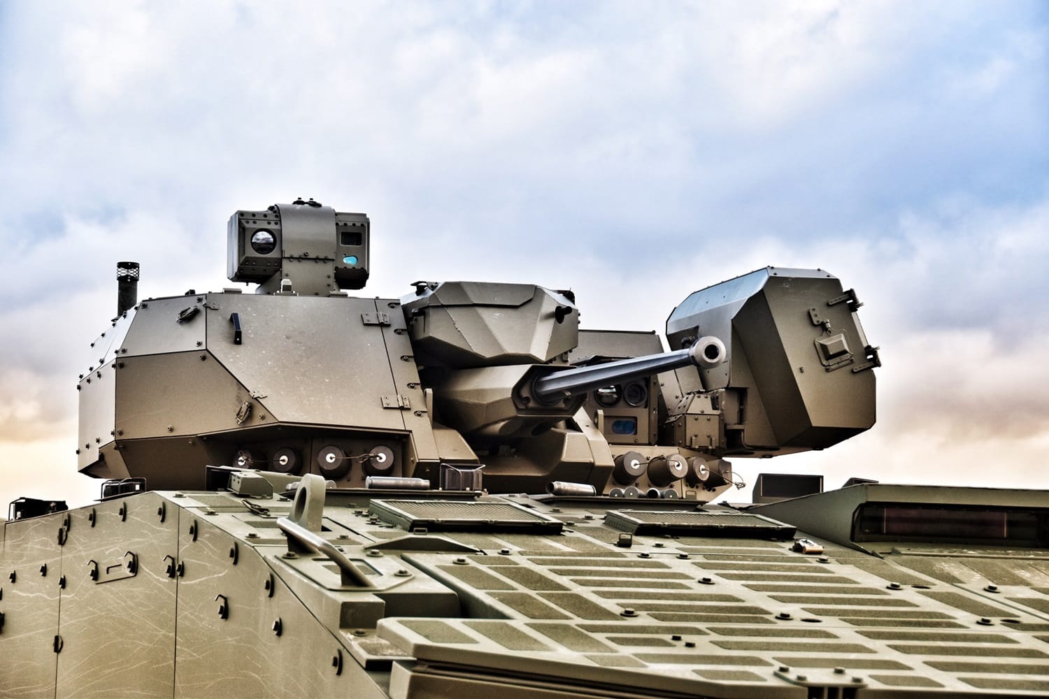 Poland and Slovakia Strengthen Defense Ties with Joint Armament Projects: MBT, APC, Artillery